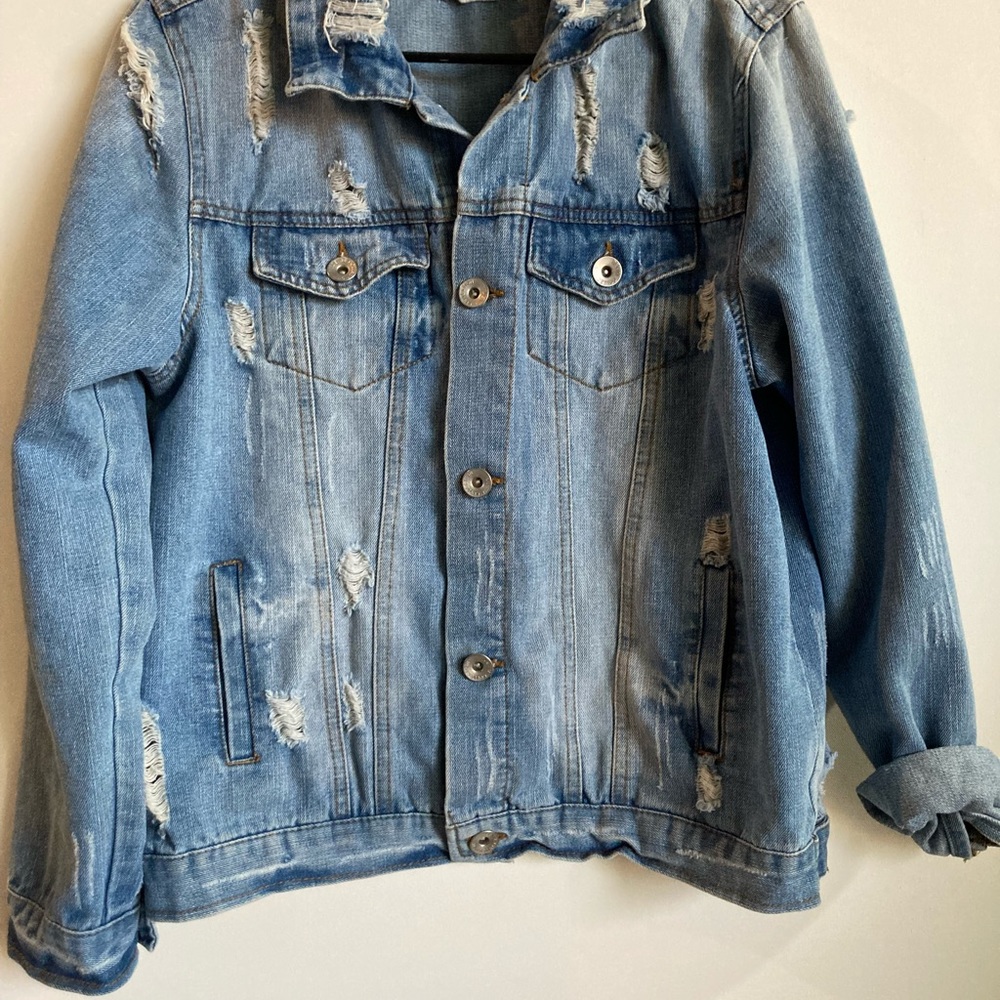 Cisono light wash blue ripped jean jacket